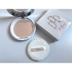 *FLベールプレストパウダー天然ダイヤモンドと真珠パウダーが配合された、ツヤ肌メイクを叶えてくれるフェイスパウダー。粒子の細かいパウダーのキラキラ感で肌をツヤっと明るく見せてくれて、お化粧&hellip;のInstagram画像