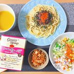 本日の夜ごはん🍽＊和風明太パスタ＊パンプキンスープ＊キャベツとコーンのサラダ🥗きざみ野菜トッピング＊納豆キムチ今回、株式会社富士食品工業様より、変わらぬおいしさ〜ジェントリース&hellip;のInstagram画像