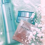 つつむ ジェントル クリームウォッシュ ★乾燥するこの時期はお肌が敏感になるので、DECENCIAのクリームウォッシュを使ってます⭐️ 泡のクッションがクリーミーで弾力もあるのでやさしく洗えて&hellip;のInstagram画像