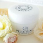 .シミ、そばかすを防ぎ乾燥による小じわを目立たなくする@pelle_sana のオールインワンジェル👸💓#小じわ とかリアルになってきたわ。笑.#化粧水 、#乳液 、#美容液 &hellip;のInstagram画像