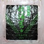 旬の味！おいしい『新海苔焼海苔』（板のり8枚入）が、届きました🎁.海苔1枚には、ダイエットに欠かせない食物繊維や「海の大豆」と呼ばれる良質なたんぱく質、コレステロール対策で活躍するEPA、&hellip;のInstagram画像