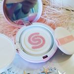 ホワイトクリーミークッションを使ってみました。韓国発の牛乳タンパク質配合のウユファンデ！使い方はと言うと、すっぴんにでもメイク後にでもどちらでもOK。ぽんぽんとファンデをのせると白肌になると言&hellip;のInstagram画像