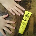 ドクターポーポー オリジナルマルチバームイギリスの家庭では必需品美容&保湿で家族全員使える6役マルチバーム👍顔にも身体にも使えますはよくあるけど、髪にも💋唇にも😆👌 シンプ&hellip;のInstagram画像