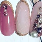 かなりタイプのデザイン発見‼️可愛い〜💕してみたいけど、シールで応用できると最高なんだけどなぁ✨#ネイルスネイル #NAILｓNAIL #貼るネイル #簡単ネイル #ジェルネイルストリップ #時短&hellip;のInstagram画像