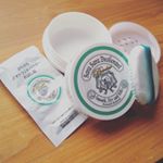 デオナチュレ、さらさらデオドラントパウダーいただいたので使ってみました。ストーンタイプは使った事があったけれど、パウダーは初めてなんですよね！パッケージ開けてみたらパーツが出てきました&hellip;のInstagram画像