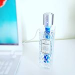 オシャレで可愛いし、見た目にも癒される✨デスク周りの潤いにぴったりなグリーンハウスさんの『ハーバリウムUSB加湿器』 ・・・ハーバリウムをモチーフにしたUSB加湿器なんだけど、キラキラのガ&hellip;のInstagram画像