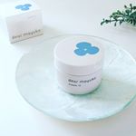 本格的な乾燥シーズン。化粧水や美容液、乳液などのスキンケアの仕上げに、クリームでしっかり保湿ケア。 ・・・ 『dear mayuko クリーム』繭から生まれた天然の保湿成分「ピュア&hellip;のInstagram画像