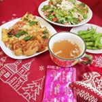 #クリスマス も終わりましたが😝#今日の晩ごはん はピザとサラダに枝豆！そして美味しい#インスタントスープ ❤️#富士食品工業株式会社 さんの#ジェントリースープ シリーズ🎶オイスター&hellip;のInstagram画像
