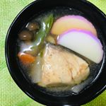 .三が日は毎日お雑煮を食べてます✨具は大根・にんじん・ネギ・しめじor舞茸・ブリ煮干し、昆布の出汁を使ってますが、、今回はプレミ本舗さまの「まるごとキューブだし」をいただいたの&hellip;のInstagram画像