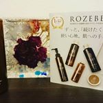 ロゼべの美白プラセンタ乳液を使ってみました！使用感はさっぱりしていましたが、美白、保湿、シミを防ぐ、そばかすを防ぐ、ニキビを防ぐと多くの悩みを解決してくれる心強いアイテムです。香りも天然ローズ&hellip;のInstagram画像