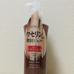 黒龍堂さんのハイスキンモイストジェルを使ってみました。高保湿のワセリンと伸びの良さのジェルを併せ持った商品です。ポンプ式で、体以外にも顔にも全体的に使えます。ベタつきもないのが嬉しいですね&hellip;のInstagram画像