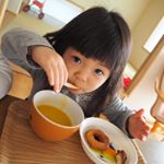 お正月休み明けの休日、だらだら起きたら朝ごはんのご飯もパンもない&hellip;😱とのことで、ドーナツを子どもと作って朝ごはんに🍩・ドーナツと共に、#モニプラ のモニターで頂いた、#ジェントリースープ を✨&hellip;のInstagram画像