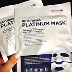 念願のっ❤︎❤︎パッケージからして#高級感💋開けるとマスクが上半分と下半分がにわかれていて顔のサイズに合わせて装着できました🥰💋付けてる感じがもう違う❤︎保湿が神級レベル👼👼👼 💋ホイ&hellip;のInstagram画像