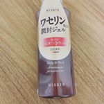 ジェル状ワセリンをお試しさせていただきました！普通の容器に入ったワセリンも持っているのですが、お風呂上がりに蓋を開けて&hellip;が大変で使っていませんでした。こちらはワンプッシュで出るので使いやすい！&hellip;のInstagram画像