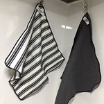 .遅くなりましたが、あけましておめでとうございます🎍今年もよろしくお願いします。..新年にお洒落なキッチンクロスが仲間入りしました🤗❤️..油汚れを取るために開発さ&hellip;のInstagram画像