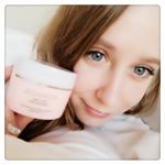 アスハダのクレンジングバーム使ってみました🙊💗💭メイクがとろけながら落ちていくとこがクセになるー😂💕優しいタッチなので負担がないの❤保湿もされて乾燥知らず😘シワやほうれい線、乾燥気&hellip;のInstagram画像