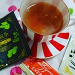 普段、ルイボスティーだから癖のあるお茶も平気だけど、紅茶？お茶？うーん、なんとも微妙なお味。デトックス効果もあるらしいが続けないと意味がないけど、三日坊主のうちには無理！当選したモニター放置しまくりで&hellip;のInstagram画像
