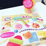 お米のねんど🌟「米粉」「塩分」「水」でできているので小さなお子さんでも安心して遊べる素材です。5色のねんどに、ローラーや押出し器、押し型、抜き型、ヘラ、シート、遊び方ブックまで1箱で直ぐに遊べるも&hellip;のInstagram画像
