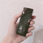 LINNA(リンナ)のスカルプケアエッセンス🌷髪に潤いが足りないな〜って日はこれを使ってます。洗髪後、ドライヤーする前に頭皮に直接つけてマッサージします😌これを付けてマッサージする&hellip;のInstagram画像