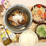 *おはようございます⛄ *週末の晩御飯。 *🍴パパの角煮🐖🍴サラダ🍴具だくさんお味噌汁 *サラダにはたまねぎスライス、赤たまねぎスライス、きゅうり、トマト。*@piet&hellip;のInstagram画像
