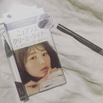 pdcのニャアンスクリーミーライナーノック式の筆タイプで液だれが怖いですが、かすれる心配がない分、化粧崩れの心配もなくて濃厚な仕上がりに満足です^_^パウダーインだからムラになりにくく&hellip;のInstagram画像