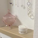 .【HISKIN】.こんばんは。今日は私が使用している保湿クリームを紹介します。.私はひどい乾燥肌で冬になると化粧ノリがとても悪くなってしまうのでこちらの商品を試しました。&hellip;のInstagram画像