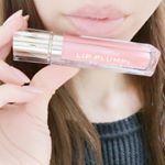 Lip💄最近少しずつ集めているリッププランパー。たくさん種類があるのだけど、今回追加しあのはKAKEHIKI モティブリッププランパー！.色は5種類ある中から、SAKURAを選びました&hellip;のInstagram画像