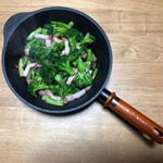 アイデア満載のキッチングッズを扱っている和平フレイズの「IH対応ガラス蓋付Dish&Chillオンザテーブルパン20㎝」は、アルミの良さを生かしたスキレットライクなフライパン。本体はアルミニウムを&hellip;のInstagram画像