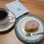 .マキベリークリームのロールケーキチーズヨーグルトクリームに、 マキベリーパウダーを加えたクリームの色合いが可愛らしいプチサイズのロールケーキです😆u0040better_for_recip&hellip;のInstagram画像