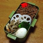 今週最後のお弁当はそぼろ弁当♪全て作り置き🖤楽々でした‼️&middot;&middot;.#弁当 #男子弁当 #高校生弁当 #旦那弁当 #昼ご飯 #手作り弁当 #手作り #ランチ #obento #おべ&hellip;のInstagram画像