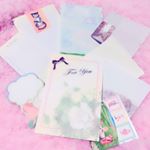 《口と足で描く芸術家協会》ってご存じですか？.口と足で描く芸術家協会とは世界中の口や足で描く画家たちが自立と助け合いを目指して1956年に設立した協会で、日本では1961年から50年以上にわた&hellip;のInstagram画像