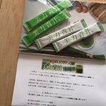 レポ😘青汁だよ😉シンプルに水に溶かして飲んでみたりオレンジジュースで割ってみたりして飲んで見ました。葉酸が豊富に入っているし妊娠中や授乳中でも飲める青汁になってるから嬉しい&hellip;のInstagram画像