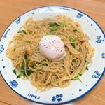 今日のお昼は温玉のせ 豆苗のペペロンチーノ・豆苗のしゃきしゃき感がいい感じで美味しっ♪・#パスタランチ #お昼ごはん #ペペロンチーノ #料理 #料理好き #料理好きな人と繋が&hellip;のInstagram画像