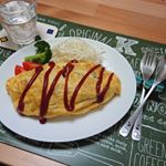 .#オムライスふわふわ卵のオムライスが作りたいのだけど、どうもうまくいかなくて...💦 結局、無難な昔ながらのオムライス😓それでも卵破れちゃってるけど😅#おうちごはん #おうち&hellip;のInstagram画像