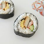 .#2月ー 👹#うな次郎 で#恵方巻 つくったよ🍴😋.中身は#だし巻き玉子 #かにかま #きゅうり #うな次郎 。うな次郎は魚のすり身でつくった、鰻の蒲焼き風。.簡&hellip;のInstagram画像