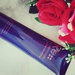 モイストゲルクレンジング(u&omega;u*)スクラブが入ったクレンジング♡スクラブがメイクを絡め取り溶けていき毛穴からすっきり♡とても良い商品です( *&acute;艸｀) 濃い目元も綺麗に落ちました♪&hellip;のInstagram画像