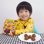 これ、めっちゃ美味しかった❤️大人がハマった(笑)アンパンマンのもっちりプチホットケーキ✨一口サイズでアンパンマンのお顔してるから2歳の息子が大喜び😆冷凍なのでレンジでチンして&hellip;のInstagram画像