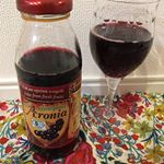 アロニアジュース🍹. 葡萄🍇ジュースよりも少しだけ渋味があるけど甘さもほんのり感じられる砂糖が入ってないから果実の甘みだけ炭酸水で1:1で割って飲むと飲みやすくて美味しいポリフ&hellip;のInstagram画像