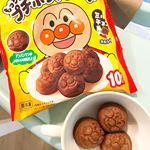 ..明治それいけ！アンパンマンもっちりプチホットケーキ🧁ミルクチョコ味🥛🍫.🌟明治の乳製品とココアパウダーを使用！🌟アンパンマンの顔型！🌟もちもち食感！🌟電子レンジ&hellip;のInstagram画像