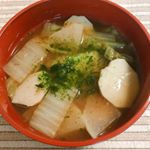土日はキューブを使わずに過ごし、本日月曜日。だしキューブに合うものを作りたいなと思い、お雑煮を作りました。だしキューブ２つ使用。うちのお雑煮はとてもシンプルで白菜、大根、里芋(海老芋使用)&hellip;のInstagram画像