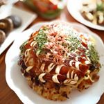 お好み焼き❤わが家は定番の豚玉が大好き。山芋をたっぷりすりおろしてふわふわ生地に。隠し味の白だしでコクがでます。ソースもたっぷり、かつお節と青のりをかけて美味しくいただいました。&hellip;のInstagram画像