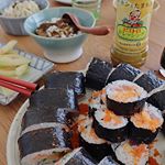 👹今年も恒例の#節分会・今年は娘がお正月に生魚デビューしたので、みんなで揃って海鮮恵方巻に🍣・・寿司酢は昆布だし強めが好きだけど、柑橘系のピエトロなら寿司酢の変わりにもなっ&hellip;のInstagram画像
