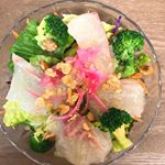 先日、当選した @pietro_19801209 様の #レモンとたまねぎ ドレッシングで鯛のカルパッチョ風サラダを作りました。アーモンドやマカダミアナッツ等もトッピングして。サッパリ&hellip;のInstagram画像