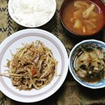 #えむるな晩ごはん2019 #40_365もやしの味噌炒め白菜と小松菜のおひたし大根と人参と油揚げの味噌汁昨日と似たような主菜、でも今日は #惣菜の素 使いました。息子さんの希&hellip;のInstagram画像