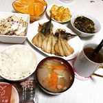 朝ごはん🍚🍳まるごとキューブだしを使うことで、出汁をとる手間が省けて、味噌汁を作る前にだし巻き玉子用に出汁も使えて、一石二鳥👏💓 それに、出汁の香りがよくて、美味しい朝ごはんが時短でできました。&hellip;のInstagram画像