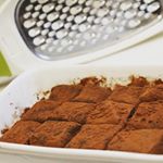 絶対食べきれないだろうと観賞用で買ったゴリラチョコをののじさんのサラダおろしで細かくしたけど、本当にチョコが薄く削れてとても使い勝手の良いおろし器だなと思った！おかし作りだけじゃなくてサラダにもど&hellip;のInstagram画像