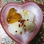 プレミ本舗さんのまるごとキューブだしは、鹿児島県産かつお節がぎっしりと詰まった、化学調味料・食塩不使用のおだしです。お湯を注ぐだけで、だしとりが１０秒ほどでできます。スライスしたカブに、まるごとキュー&hellip;のInstagram画像