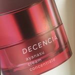 敏感肌専用のエイジングケアクリーム、アヤナスのコンセントレートクリーム使ってみました！オイル〜って感じの質感で塗ってすぐはちょっとペタつくけど、すぐ気にならなくなります。化粧水だけで過ごすより&hellip;のInstagram画像