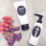 ・最近のお気に入り❤︎私のボディケアグッズ💁&zwj;♀️⁂⁂ピーリングジェルとボディマッサージローション⁂⁂このボディマッサージローションがすんごい保湿力と伸びの良さに惚&hellip;のInstagram画像