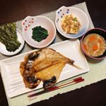 昨日の夕食🍚金目鯛の開きで焼き魚定食風(*&acute;艸`) 豆腐のおかかネギダレは#プレミ本舗 様の#まるごとキューブだし を使って作りました♡キューブ状の出汁でお湯に入れた瞬間鰹節のいい香り&hellip;のInstagram画像